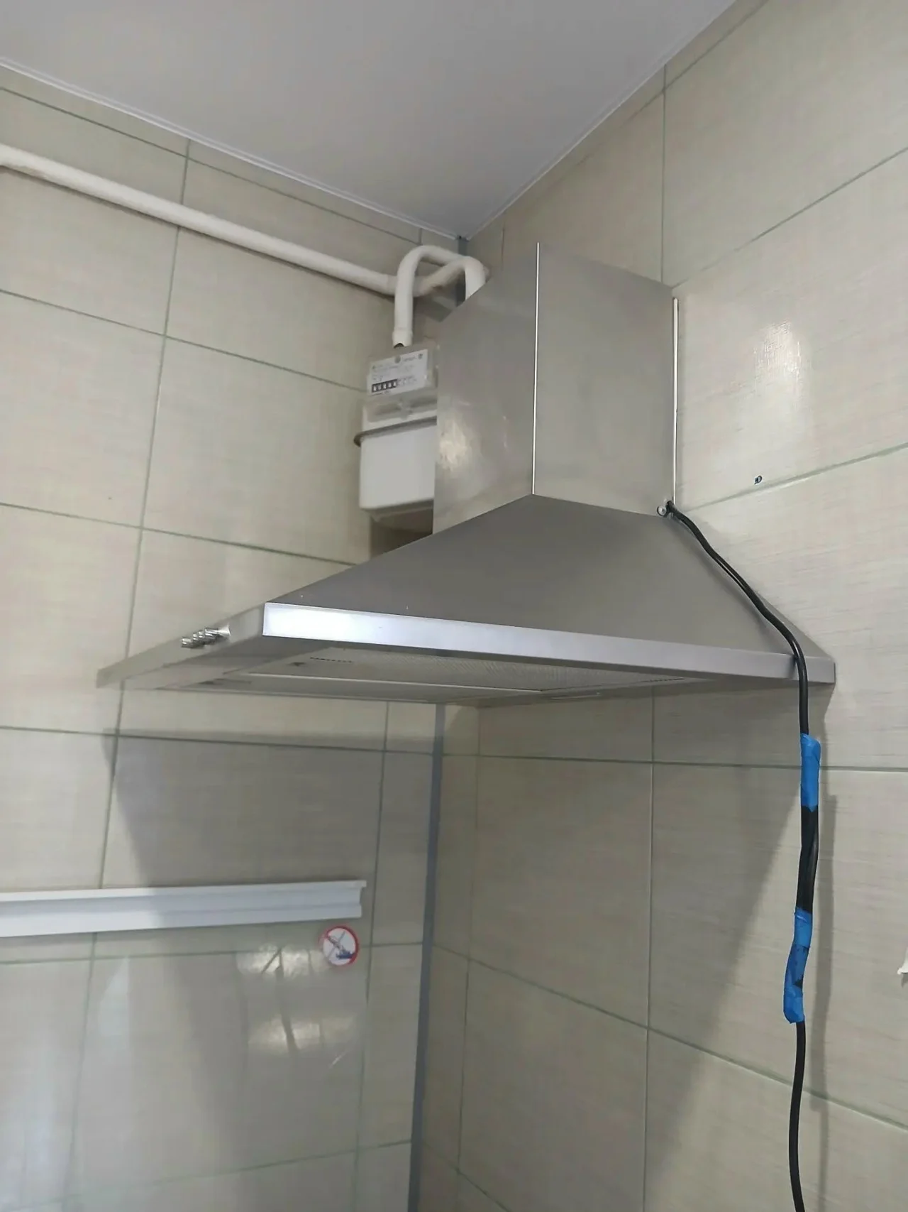 Продам газовую колонку, вытяжка