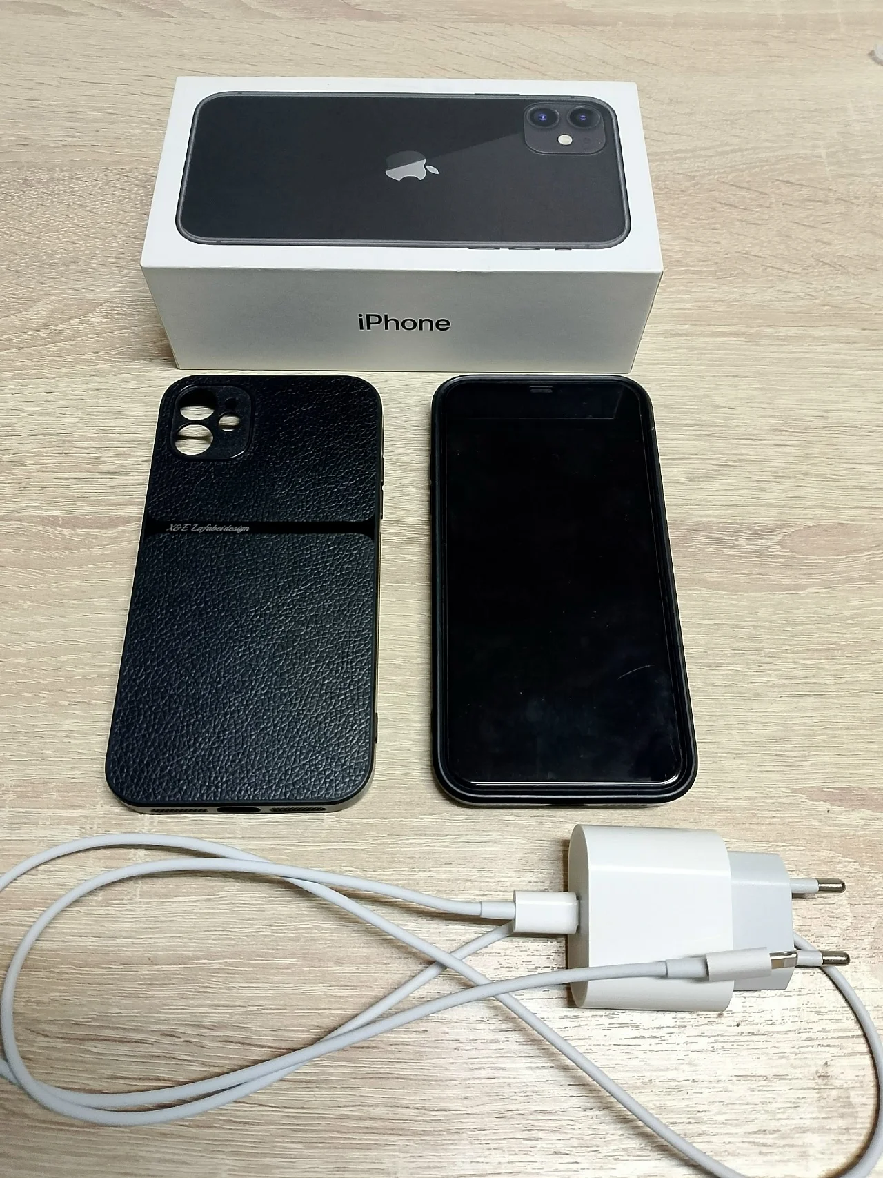 Продаю iPhone 11 в черном цвете с памятью 128 ГБ