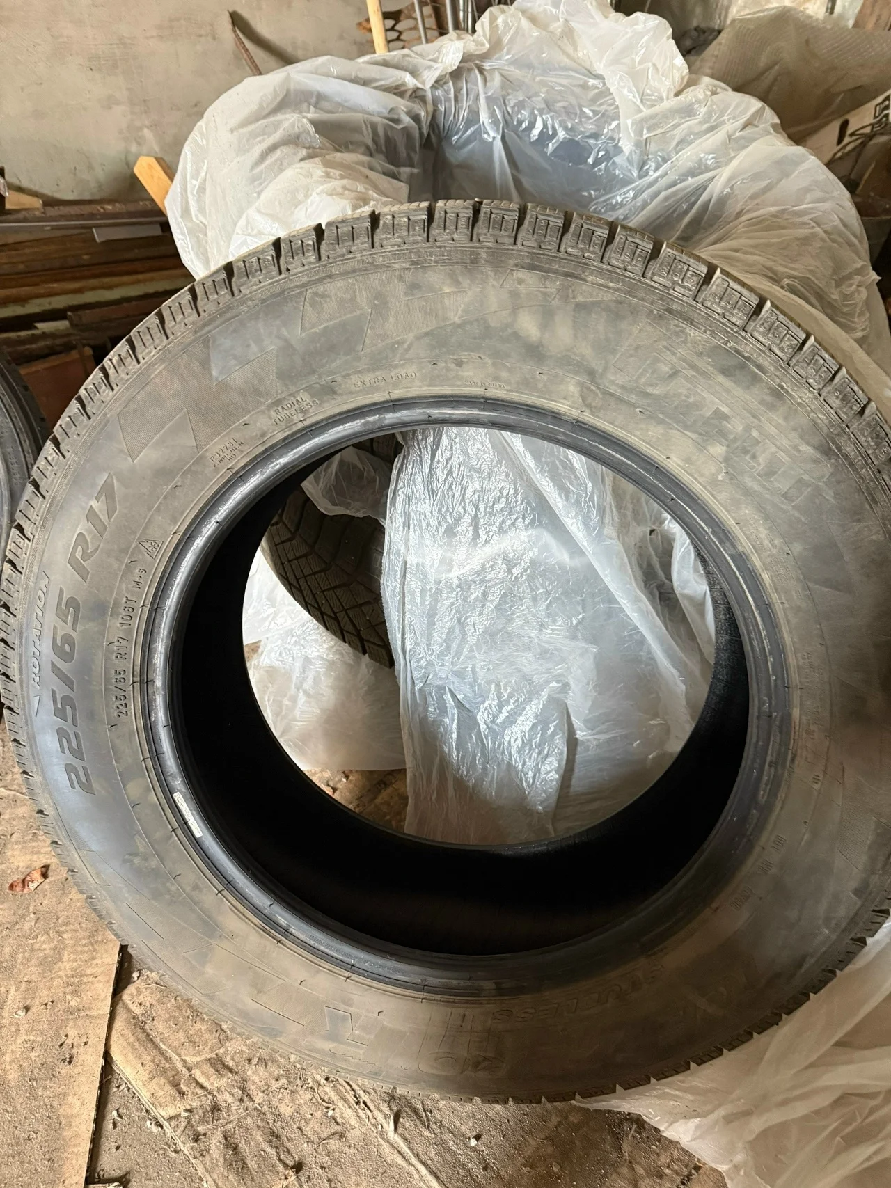 Продам резину Pirelli Ice Zero Friction 225/65 Р 17