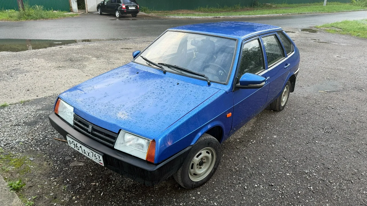 В продаже 2109 1990 года на инжекторе