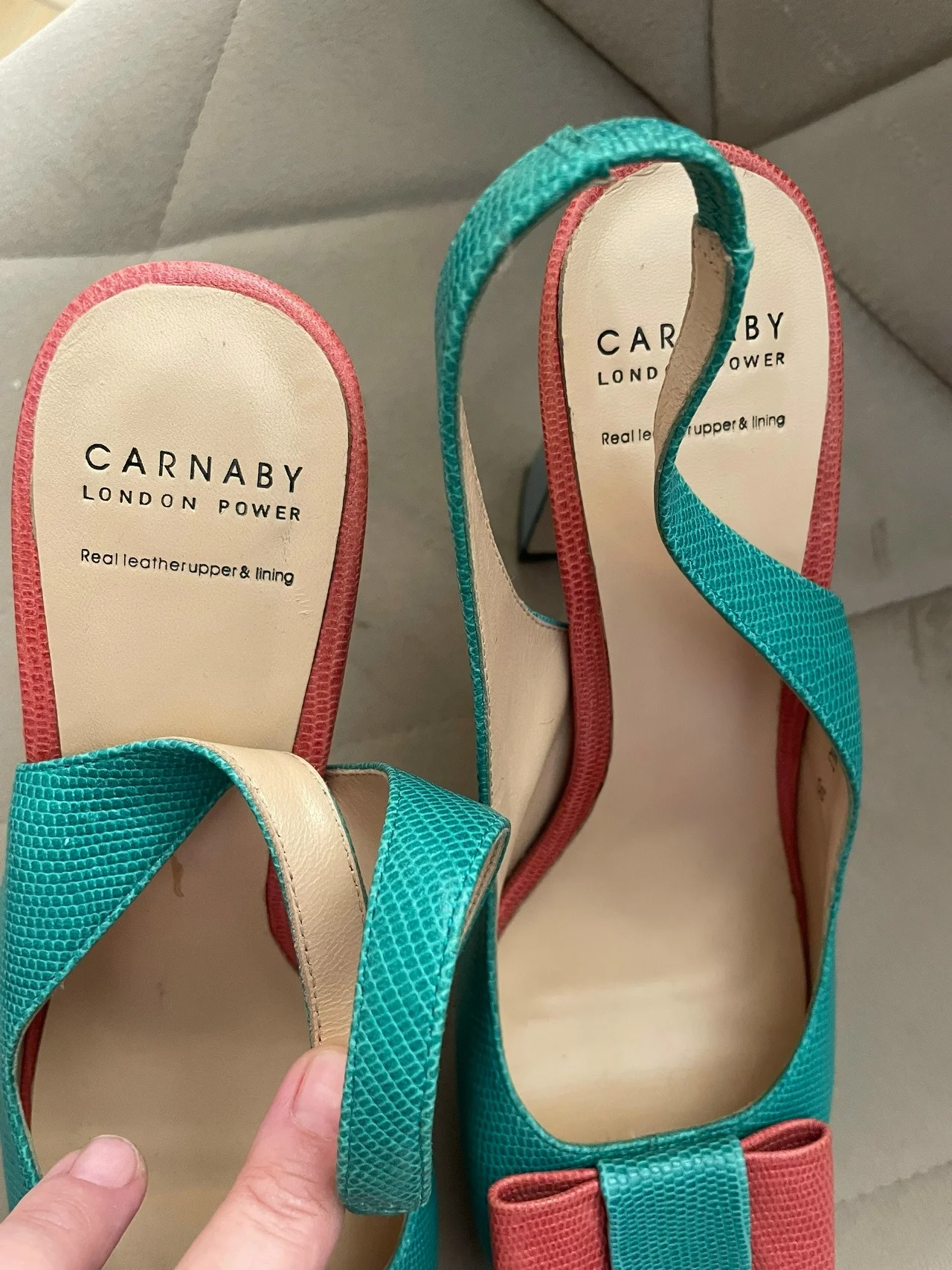 Босоножки CarnabY