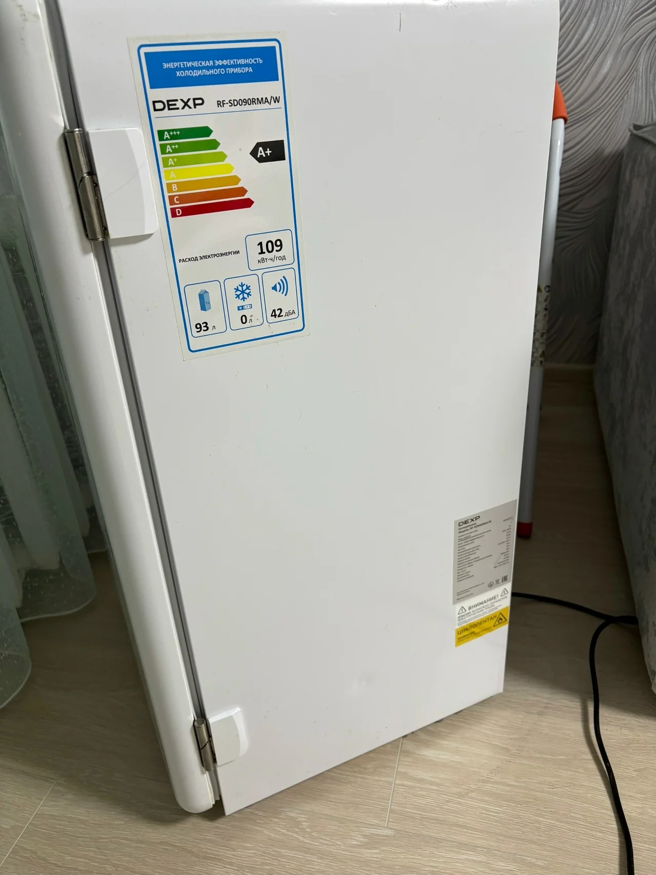 Продам Холодильник dexp RF-SD110RMA