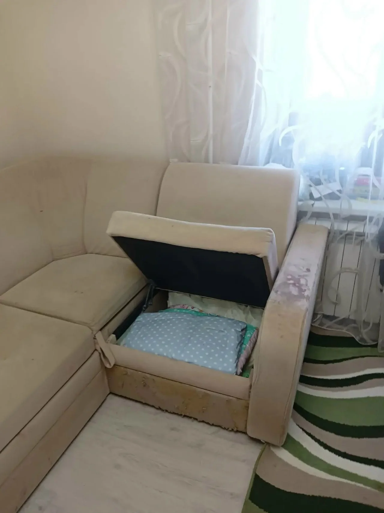 В связи с переездом в другой город отдам даром угловой диван