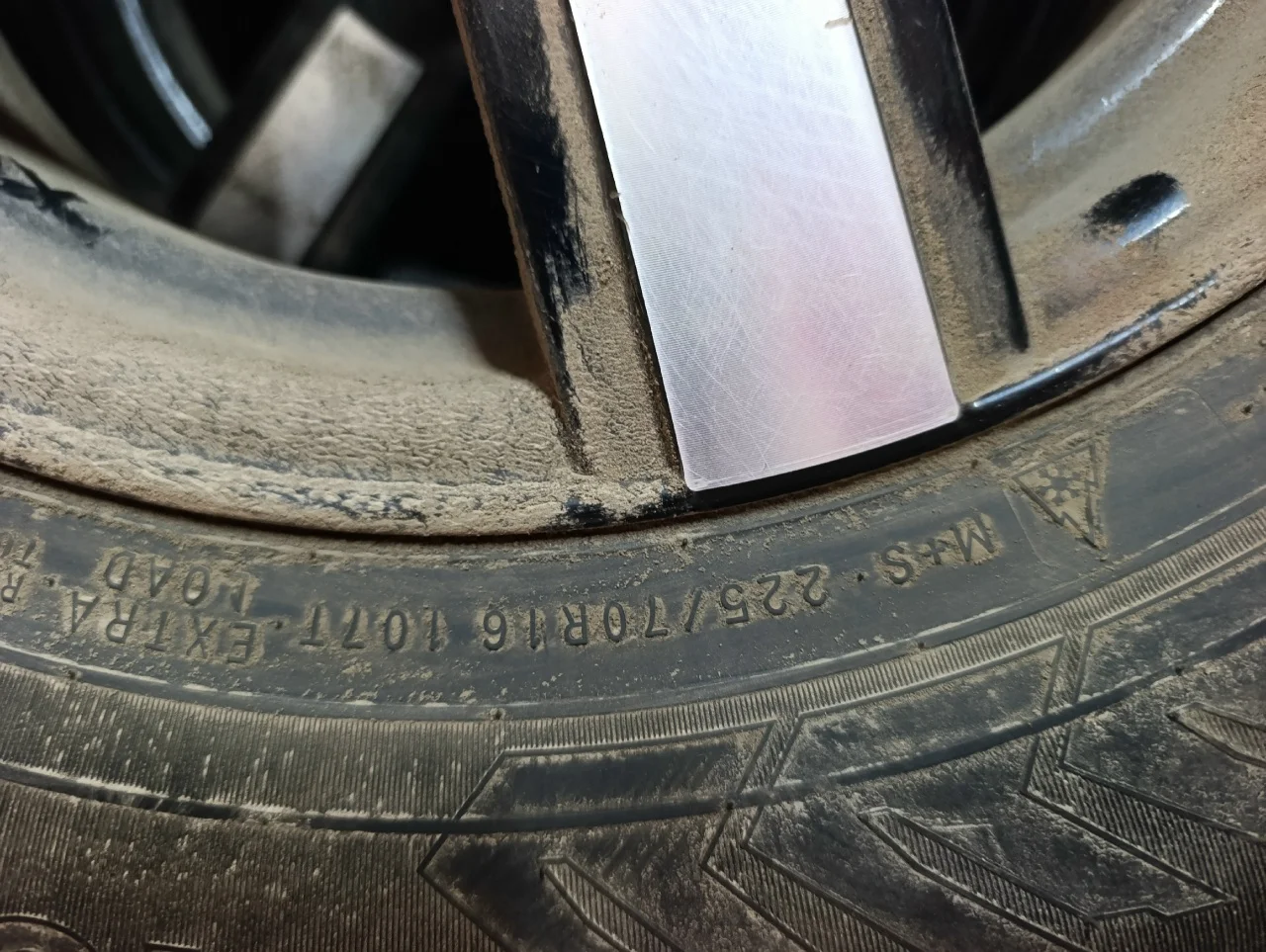 Продам комплект зиму на ниву