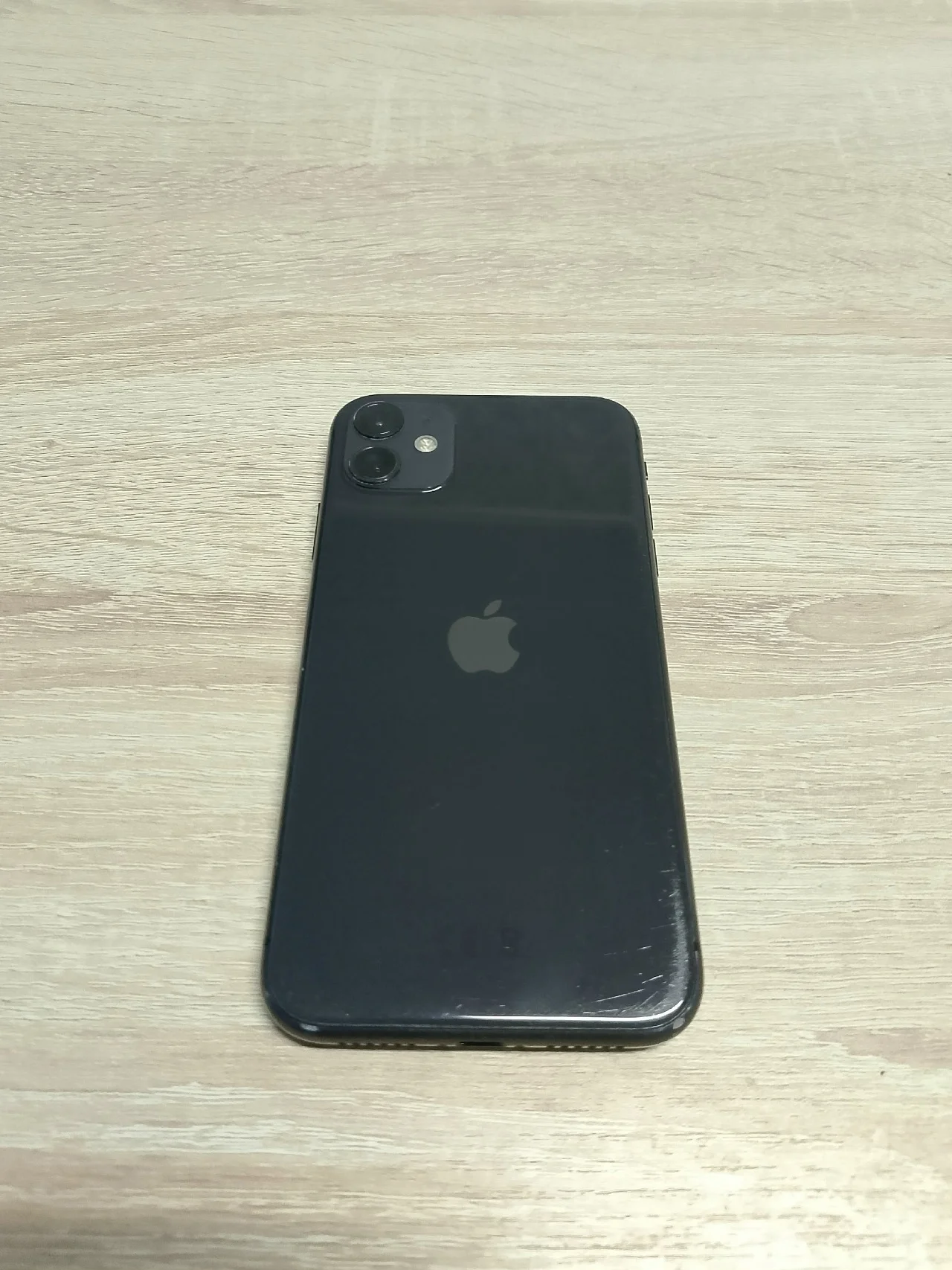 Продаю iPhone 11 в черном цвете с памятью 128 ГБ