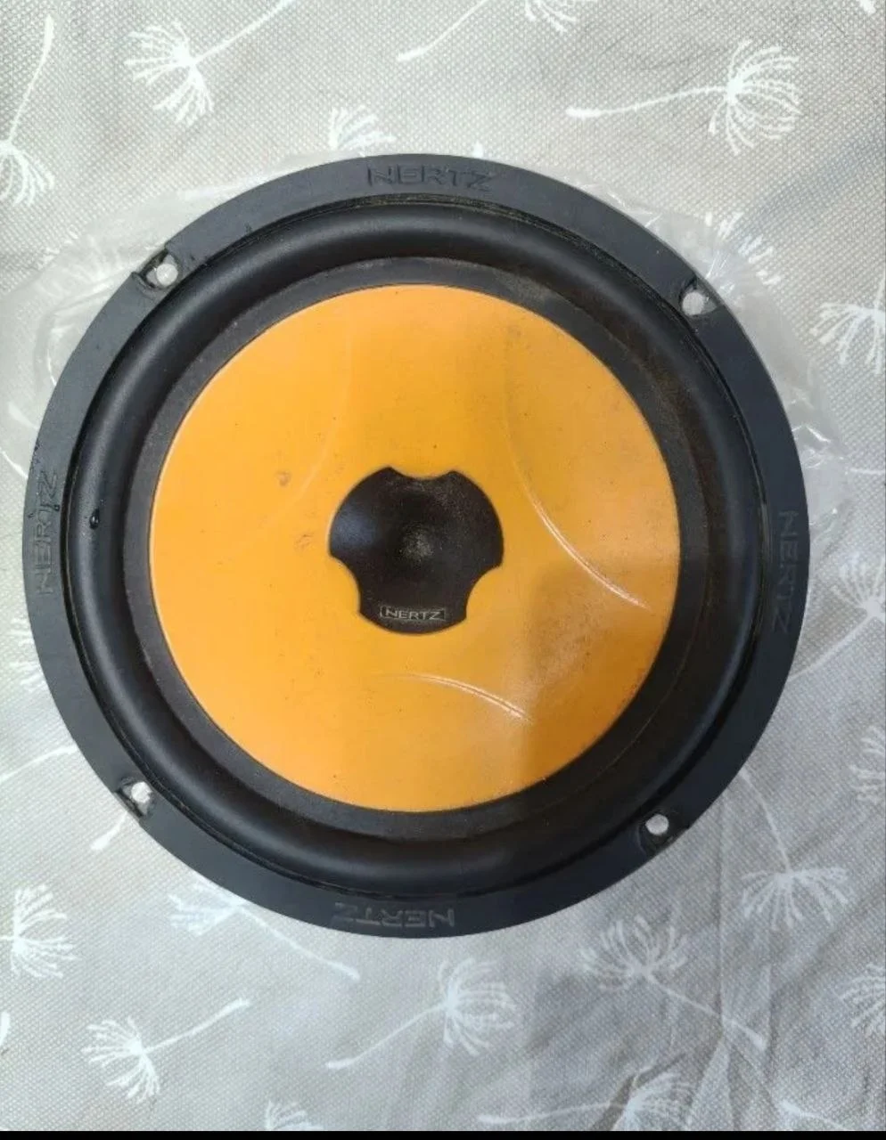 Продам динамики Hertz Ev165