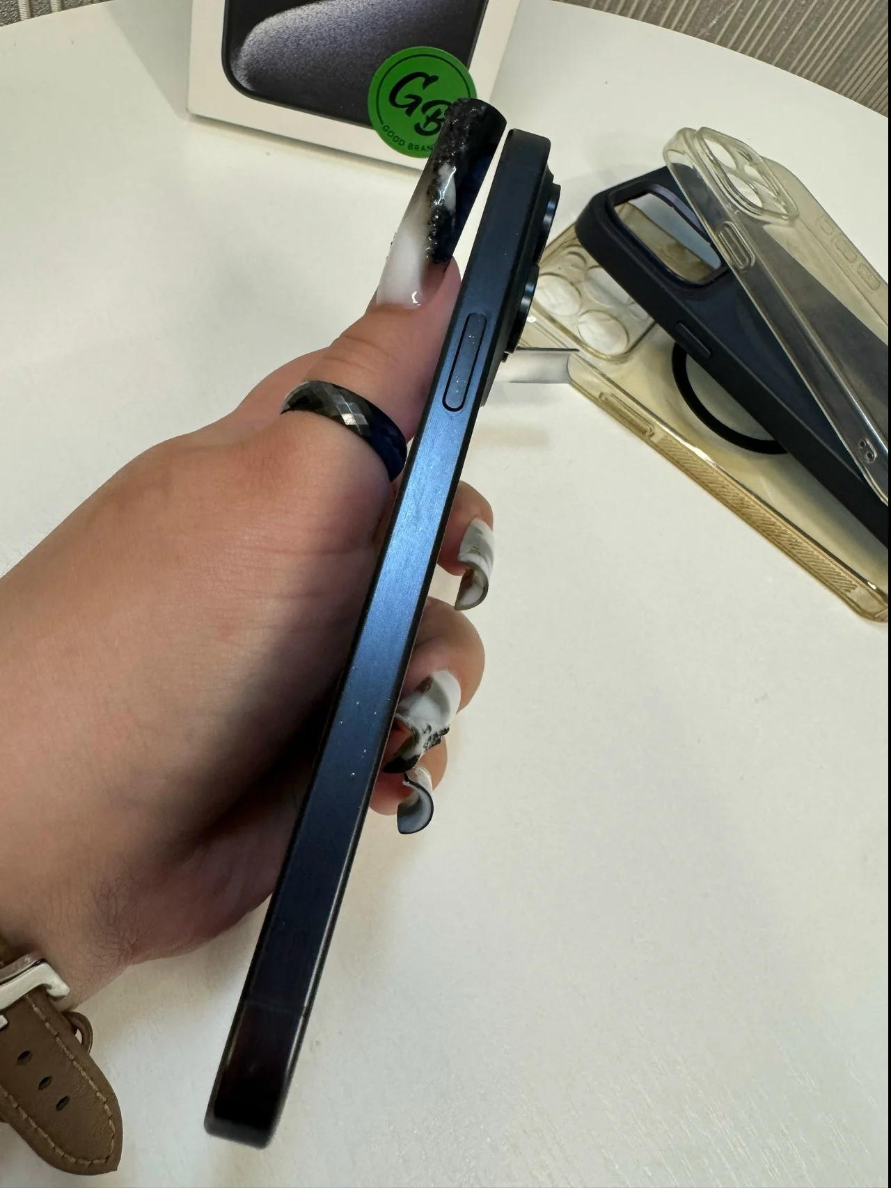Продаю iPhone 15 Pro Max в цвете Blue Titanium