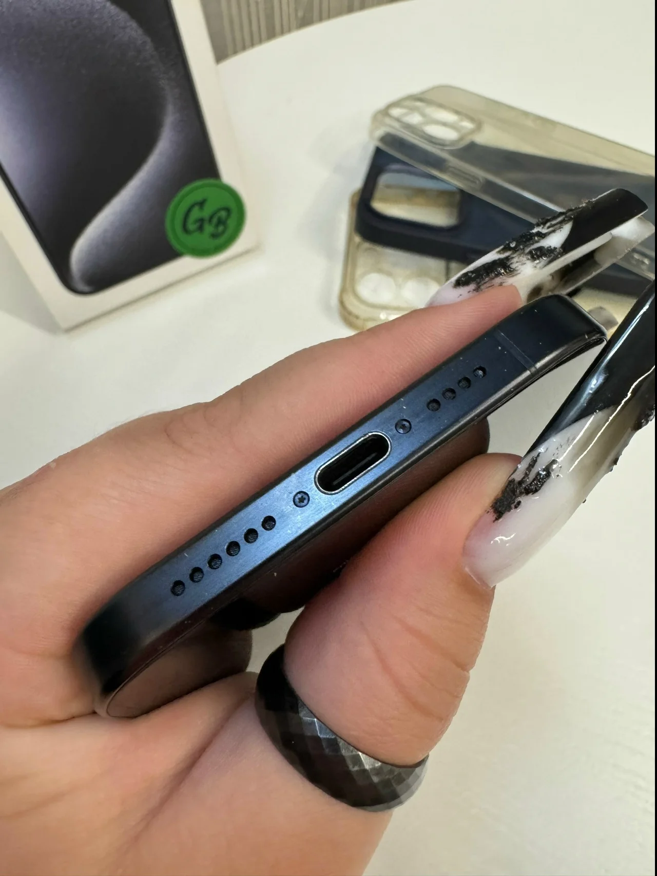 Продаю iPhone 15 Pro Max в цвете Blue Titanium