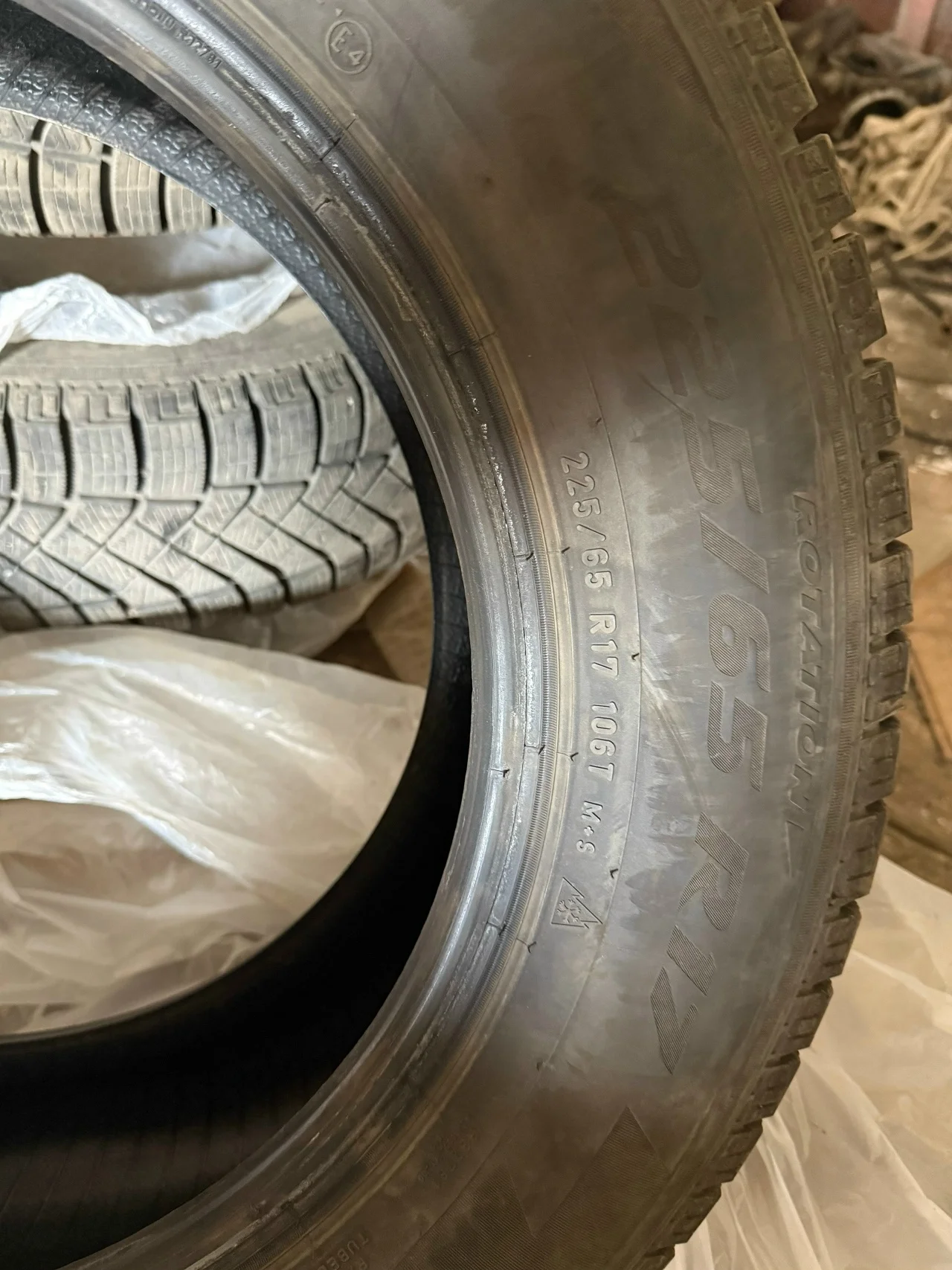 Продам резину Pirelli Ice Zero Friction 225/65 Р 17