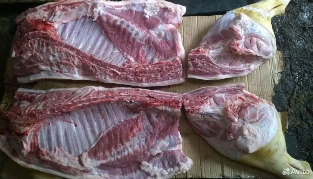 В продаже домашнее мясо свинины