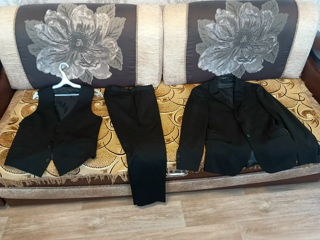 Продаëтся костюм 3-ка новый, размер 46
