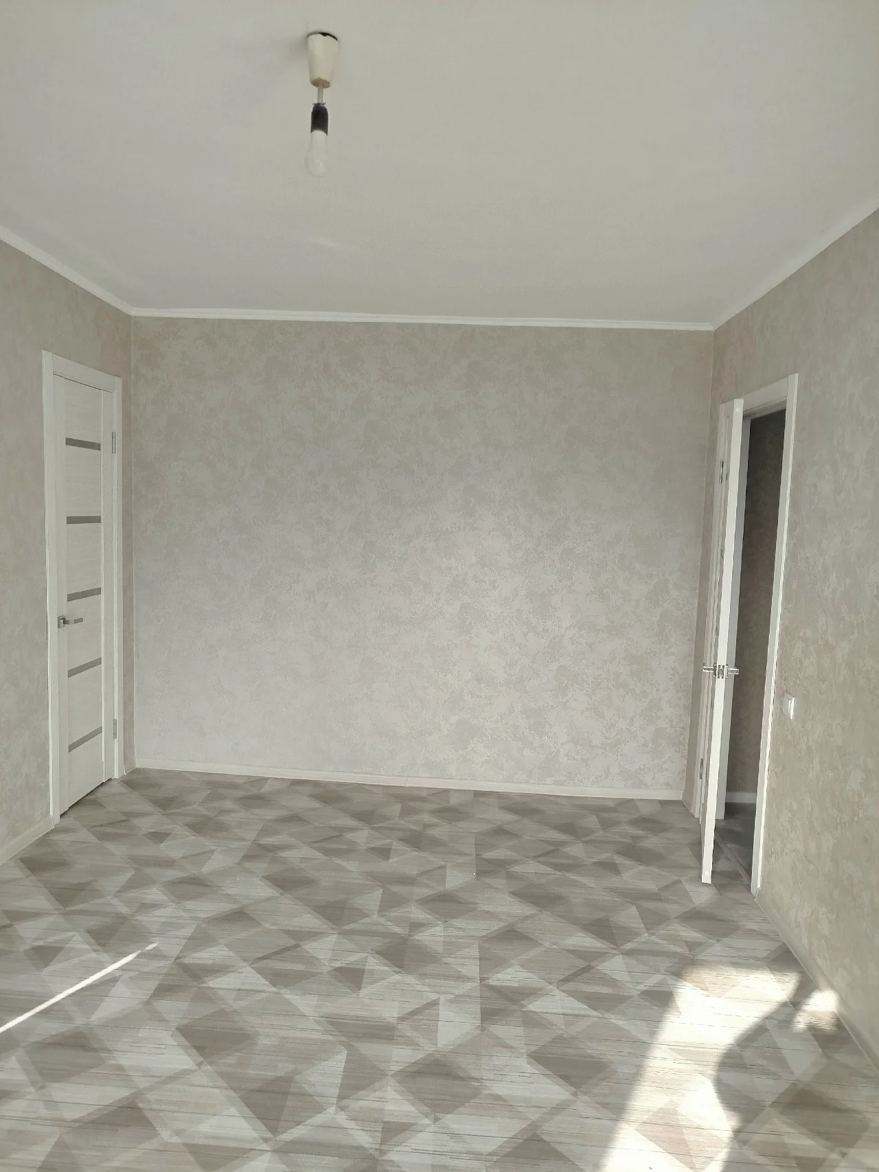 Продаю 2-х комнатную квартиру в центре