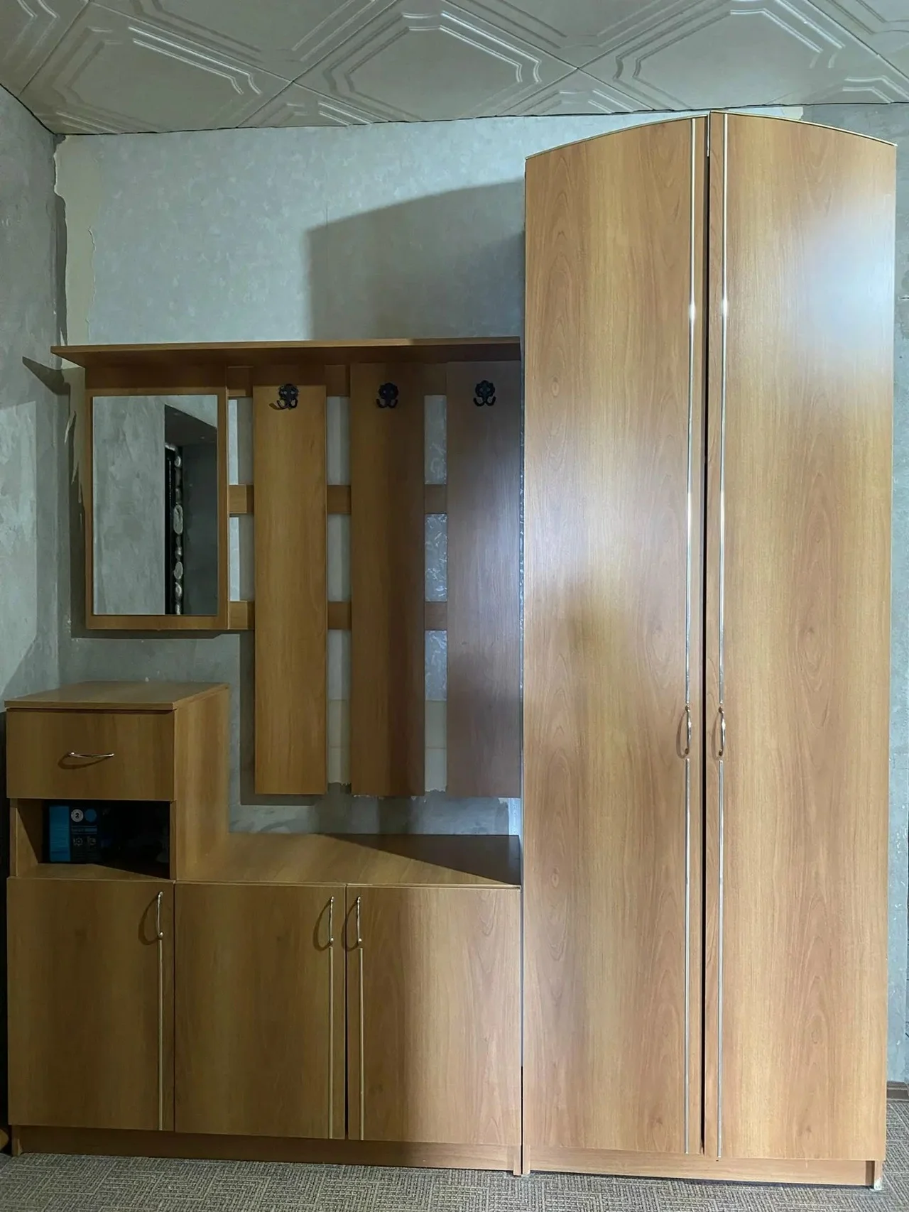 Продам шкаф в прихожую