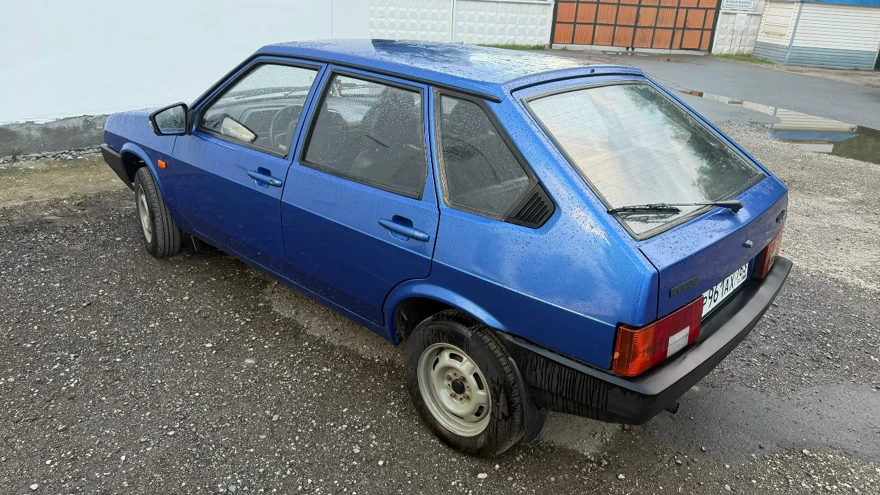 В продаже 2109 1990 года на инжекторе