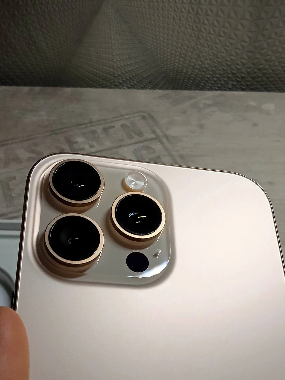 Продам iPhone 16 pro max