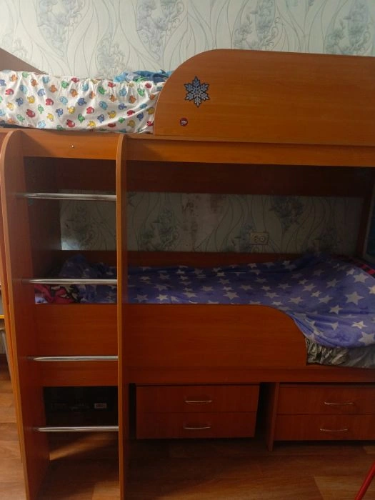 Срочно продам двухъярусную кровать